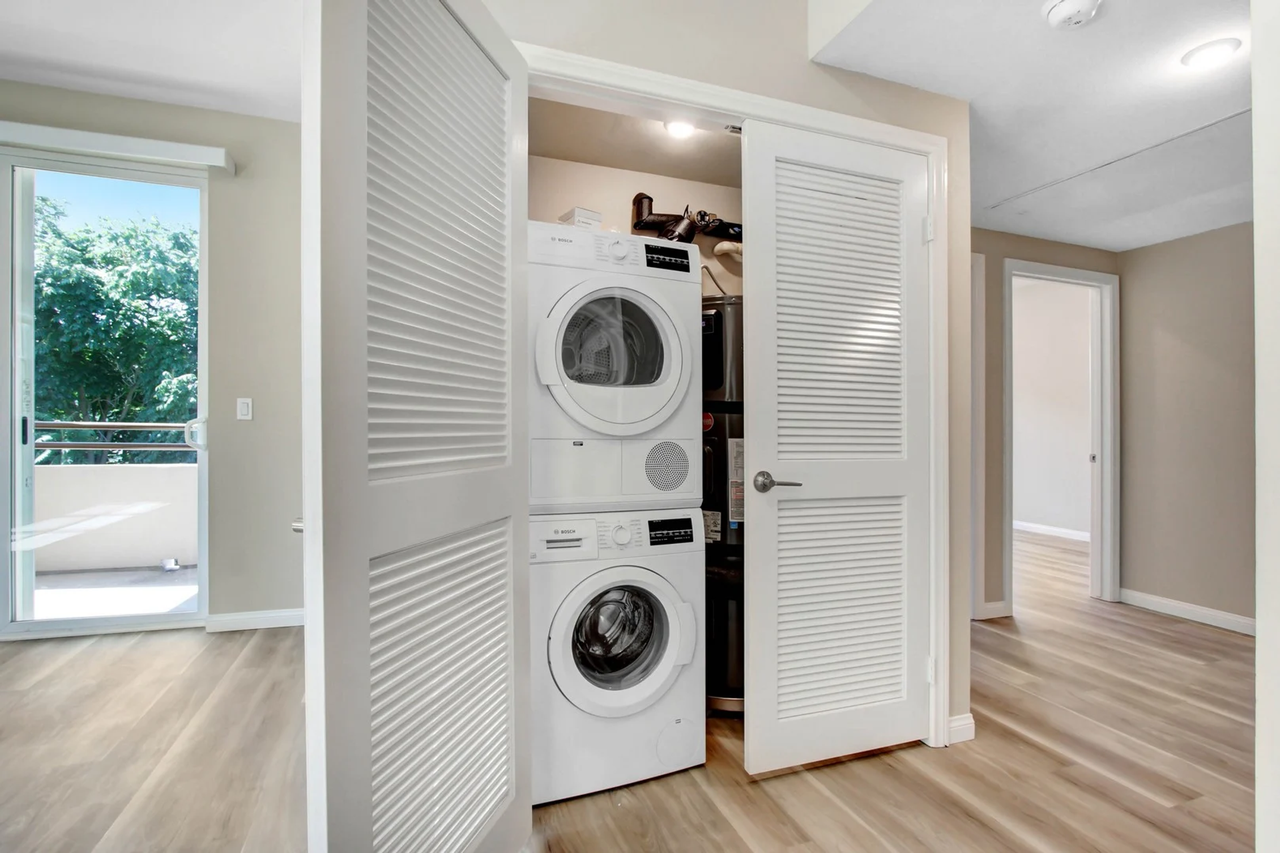 JB Center Apartments - Photo 6 of 30