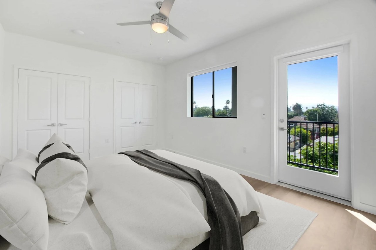 Shoreline Apartments - Photo 2 of 14