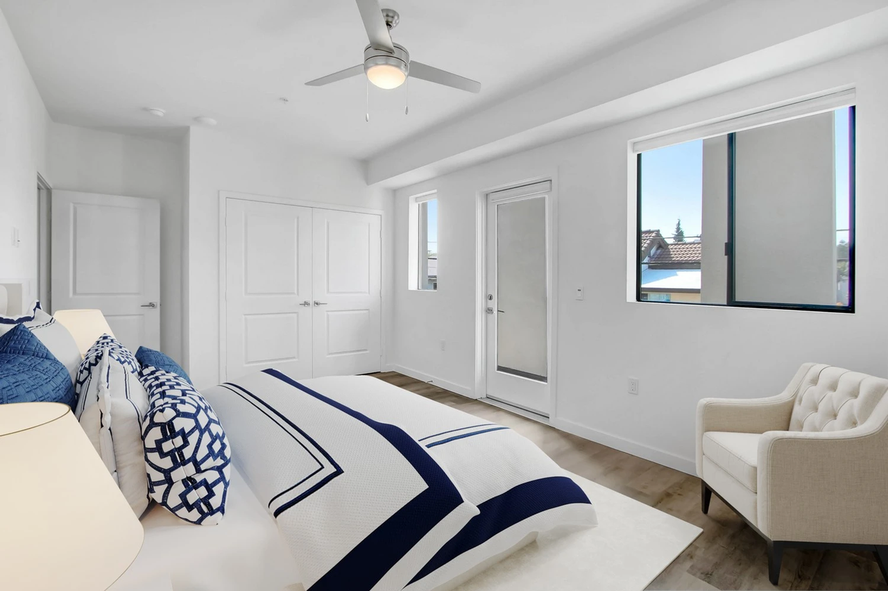 Shoreline Apartments - Photo 3 of 14