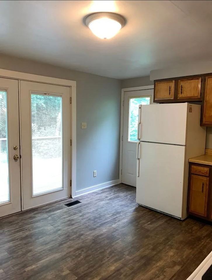 403 S Mitchell St - Photo 2 of 5