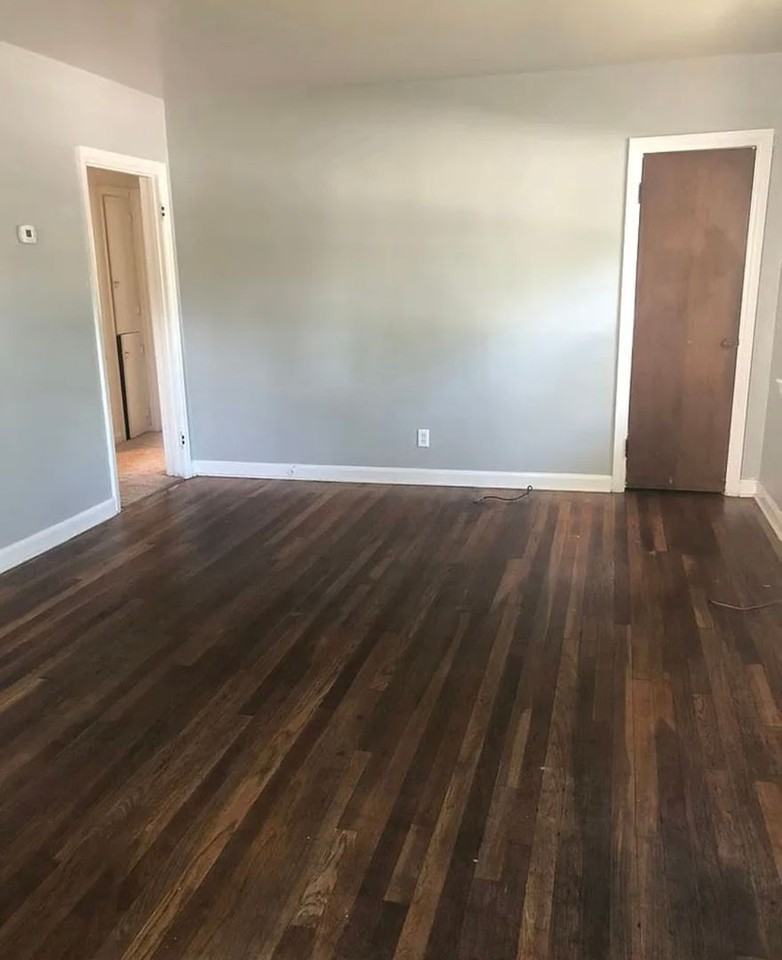 415 S Mitchell St - Photo 2 of 10