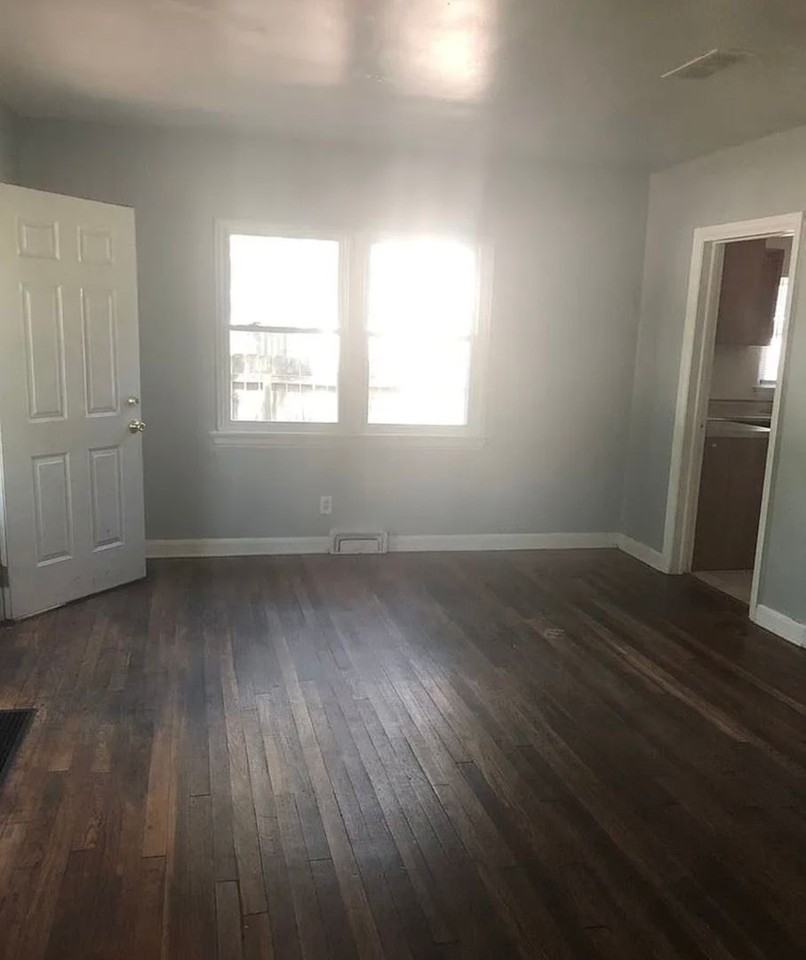 415 S Mitchell St - Photo 4 of 10