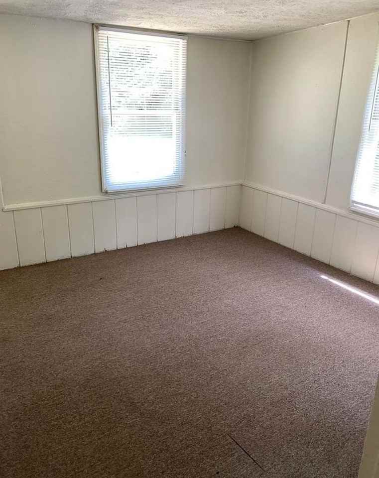 107 S Bryan Ave - Photo 3 of 10