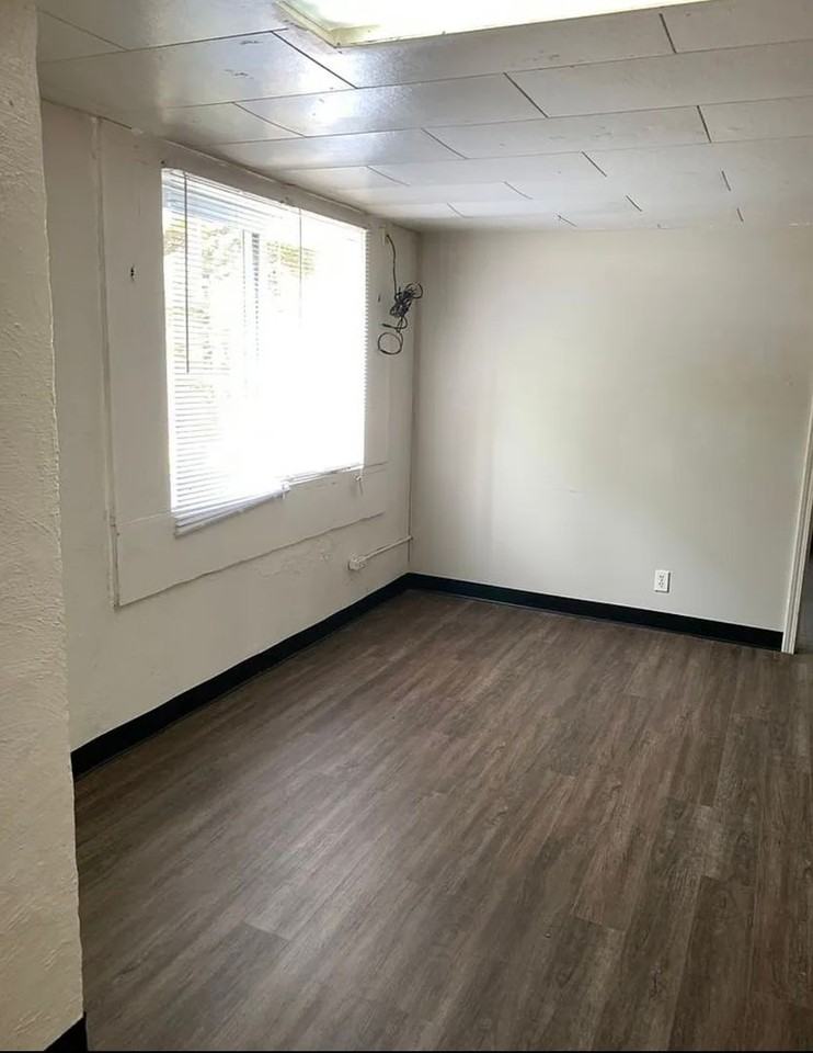 107 S Bryan Ave - Photo 4 of 10