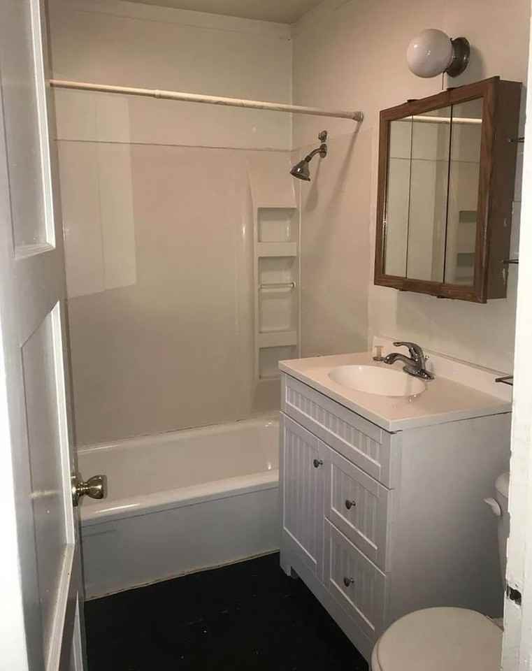 107 S Bryan Ave - Photo 6 of 10