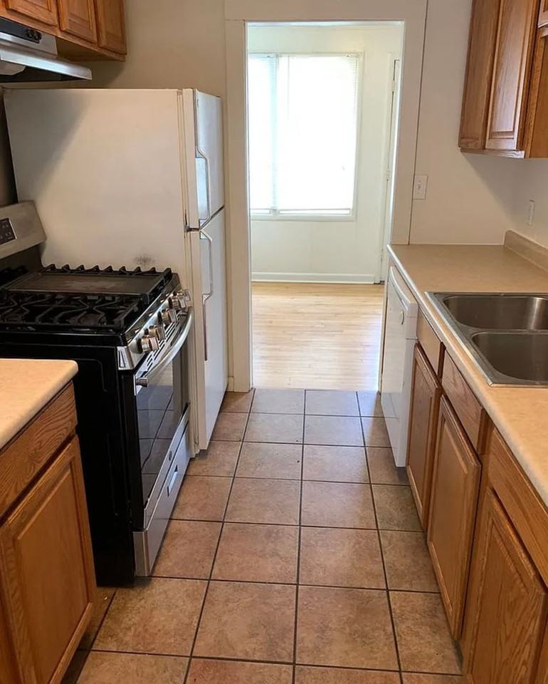 107 S Bryan Ave - Photo 7 of 10