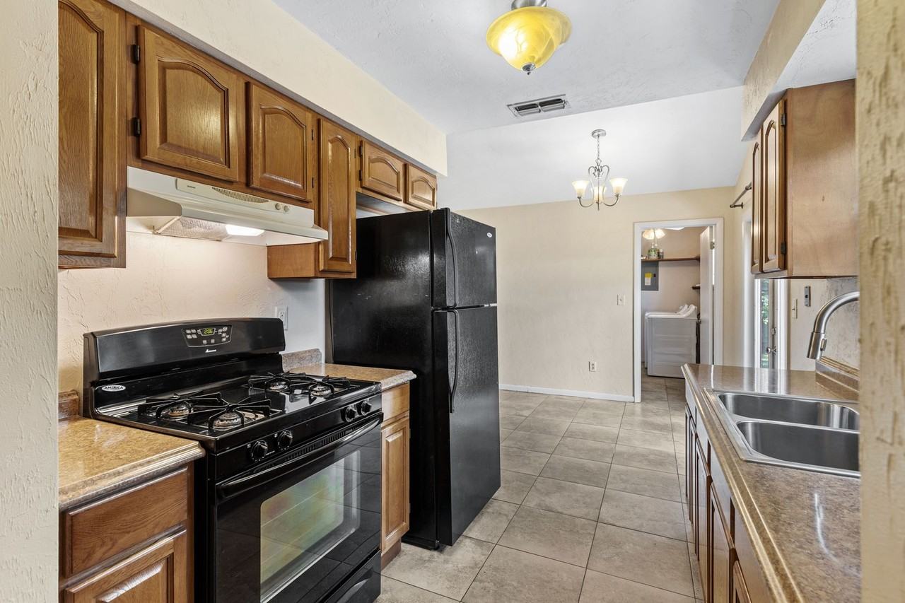 2620 Nw 48th Pl - Photo 3 of 23