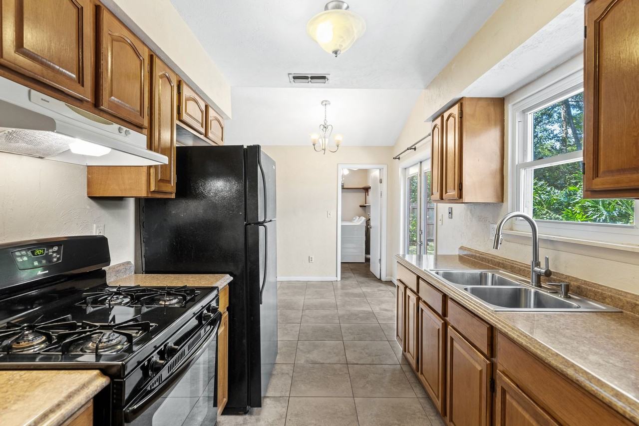 2620 Nw 48th Pl - Photo 4 of 23