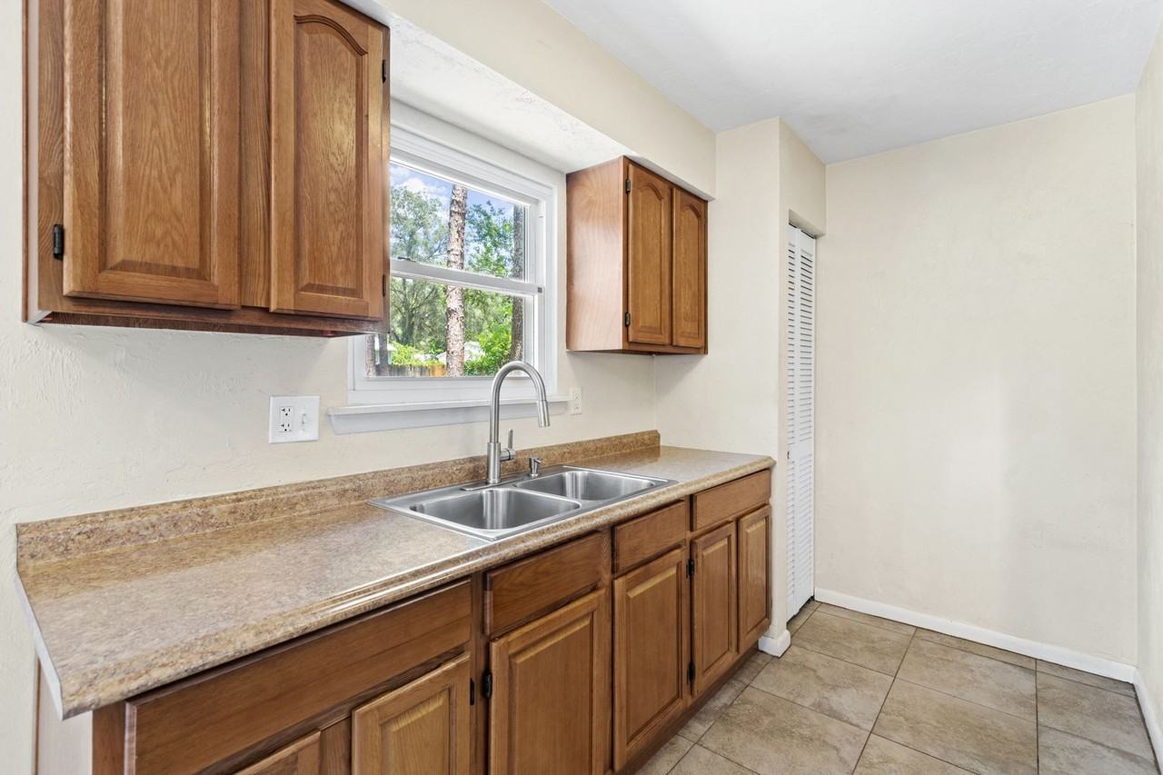 2620 Nw 48th Pl - Photo 5 of 23