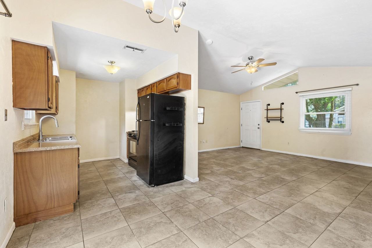 2620 Nw 48th Pl - Photo 6 of 23