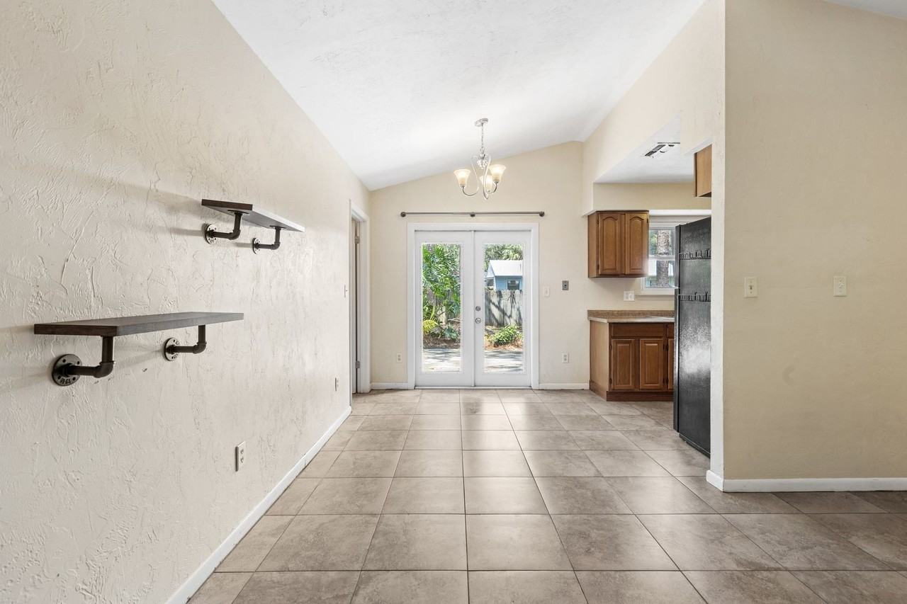 2620 Nw 48th Pl - Photo 7 of 23