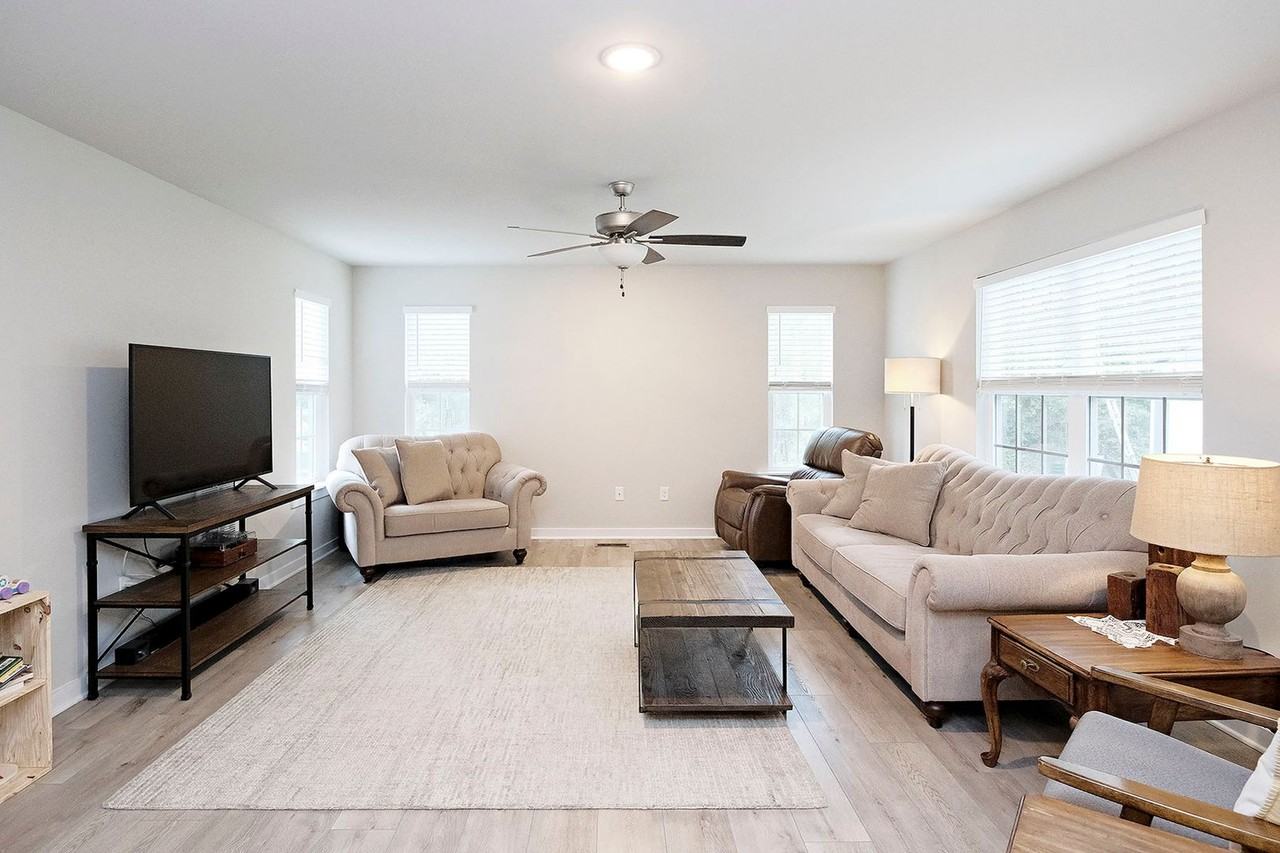 100 Kyle Ct - Photo 6 of 23