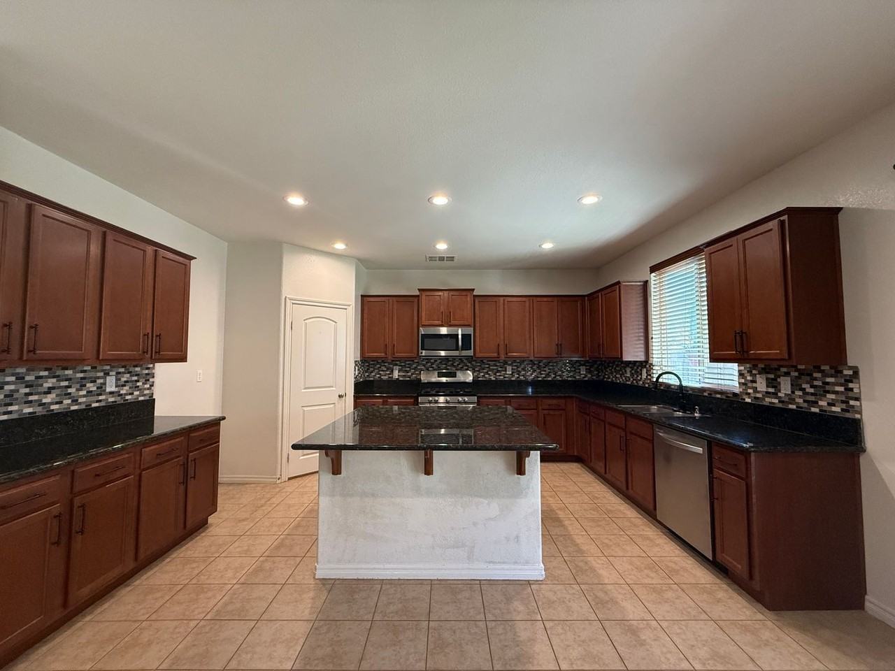 3014 Perdot Ave - Photo 3 of 26