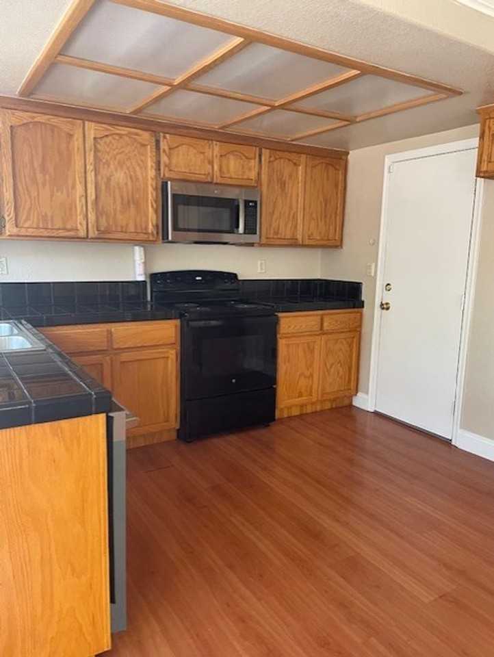 2325 Christy St - Photo 6 of 29