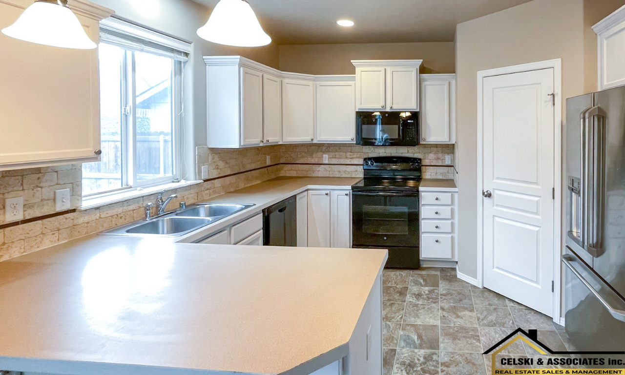 648 South Vermont Street - Photo 2 of 14