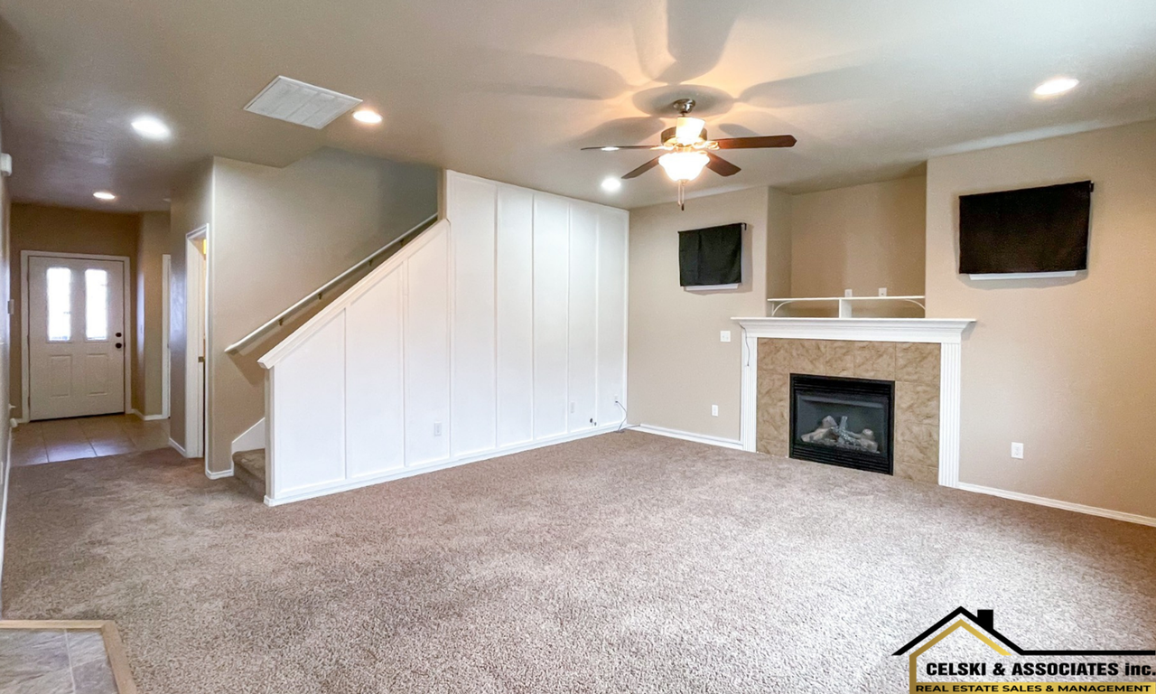 648 South Vermont Street - Photo 3 of 14