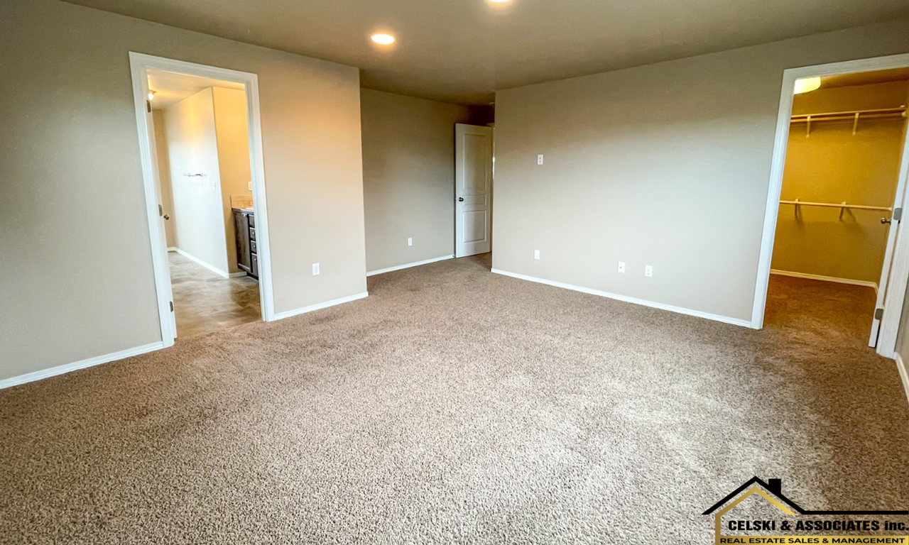 648 South Vermont Street - Photo 5 of 14