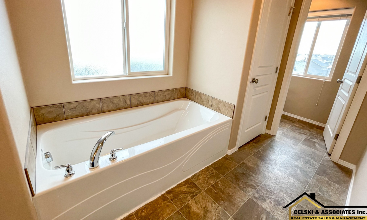 648 South Vermont Street - Photo 6 of 14