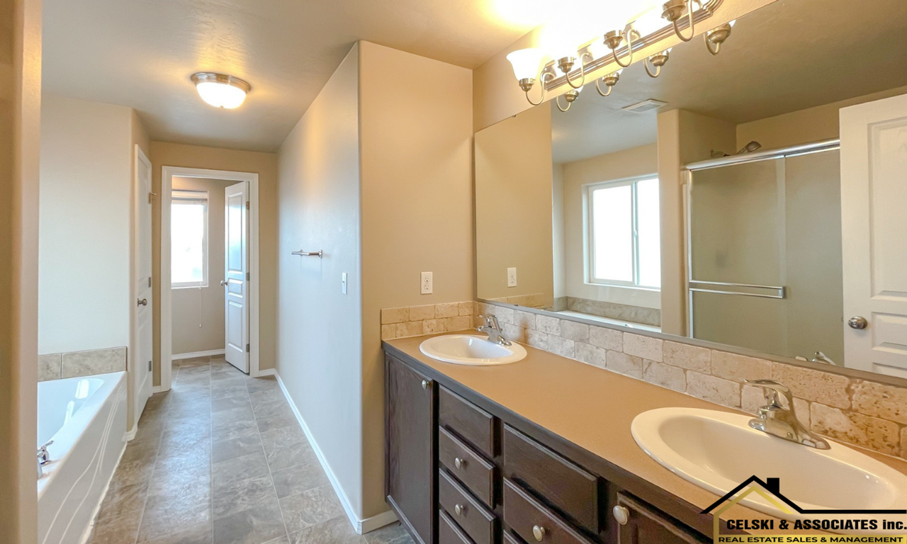 648 South Vermont Street - Photo 7 of 14