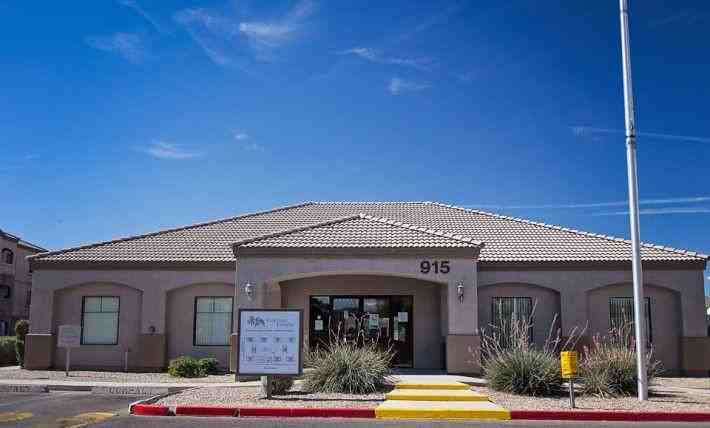 915 West Alta Vista Road - Photo 5 of 9