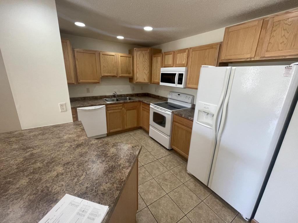 700 Angel Ct - Photo 2 of 11