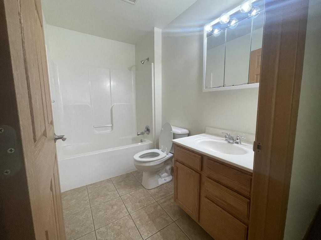 700 Angel Ct - Photo 5 of 11