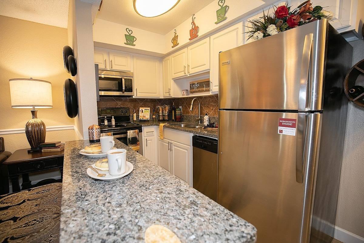 2037 Phillippe Parkway - Photo 2 of 15