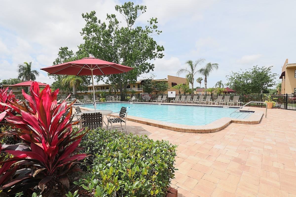 2037 Phillippe Parkway - Photo 4 of 15