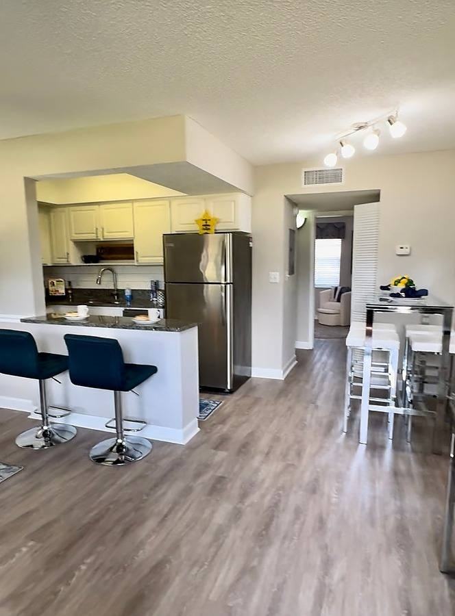 2037 Phillippe Parkway - Photo 5 of 15