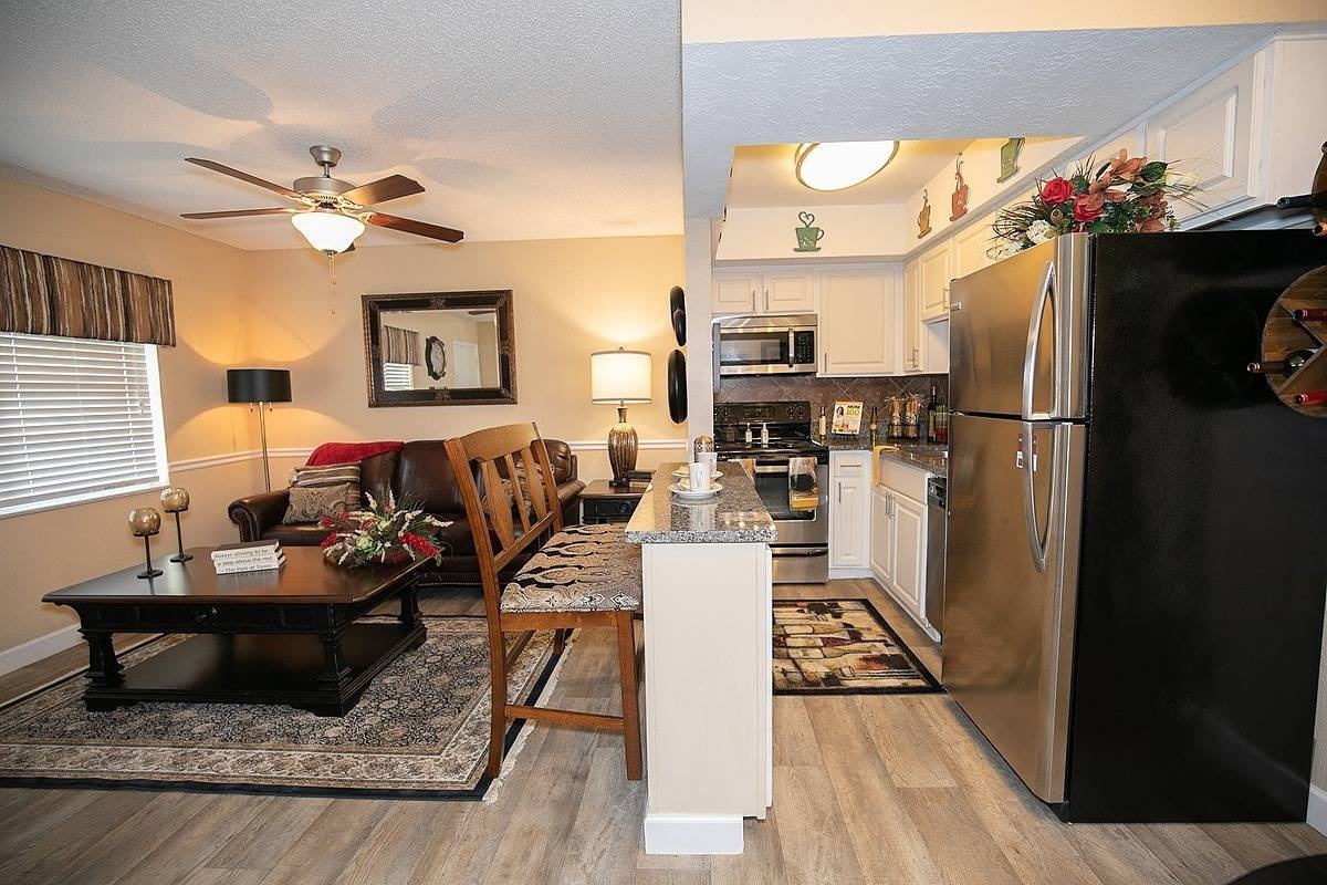 2037 Phillippe Parkway - Photo 6 of 15