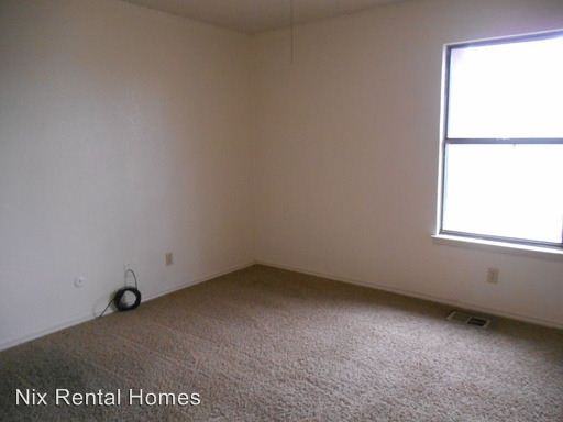 North Oak Apartments - Photo 2 of 10