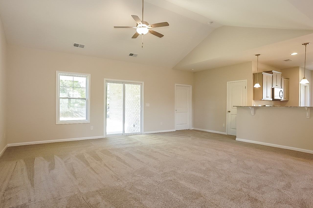 360 360 Bainbridge Dr - Photo 2 of 16