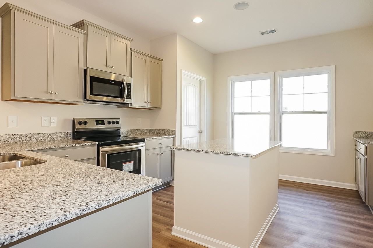 360 360 Bainbridge Dr - Photo 6 of 16