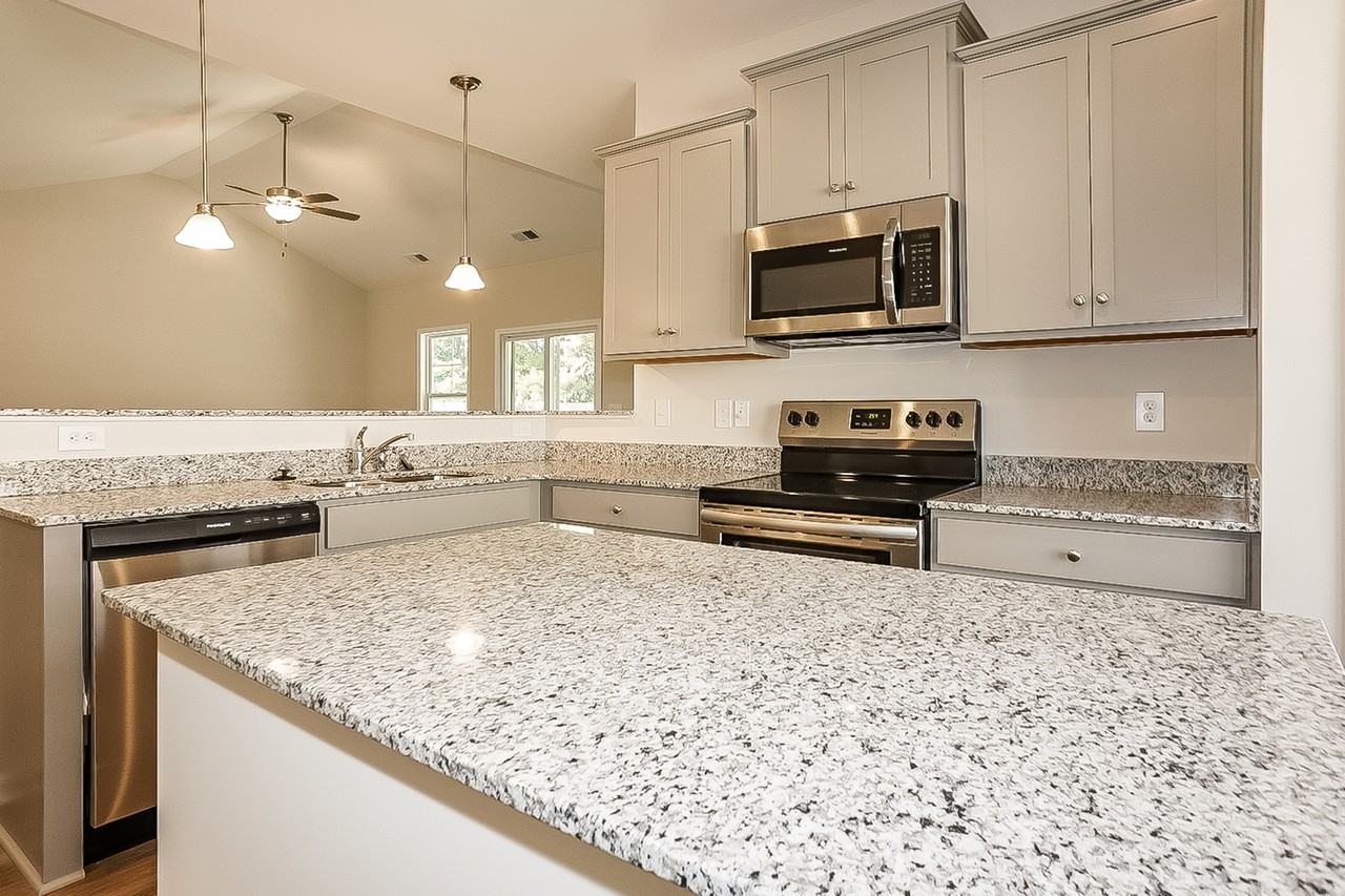 360 360 Bainbridge Dr - Photo 7 of 16