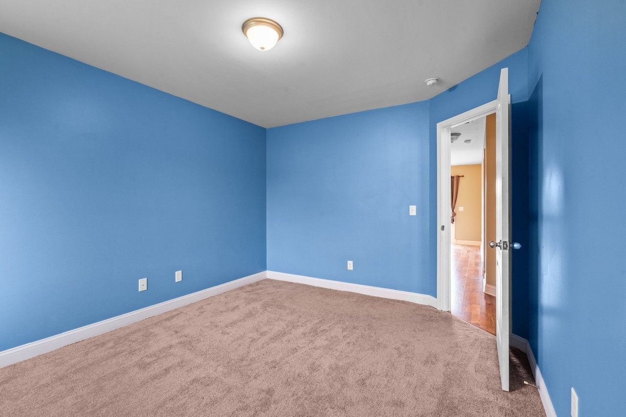 121 Grist Mill Dr - Photo 3 of 50