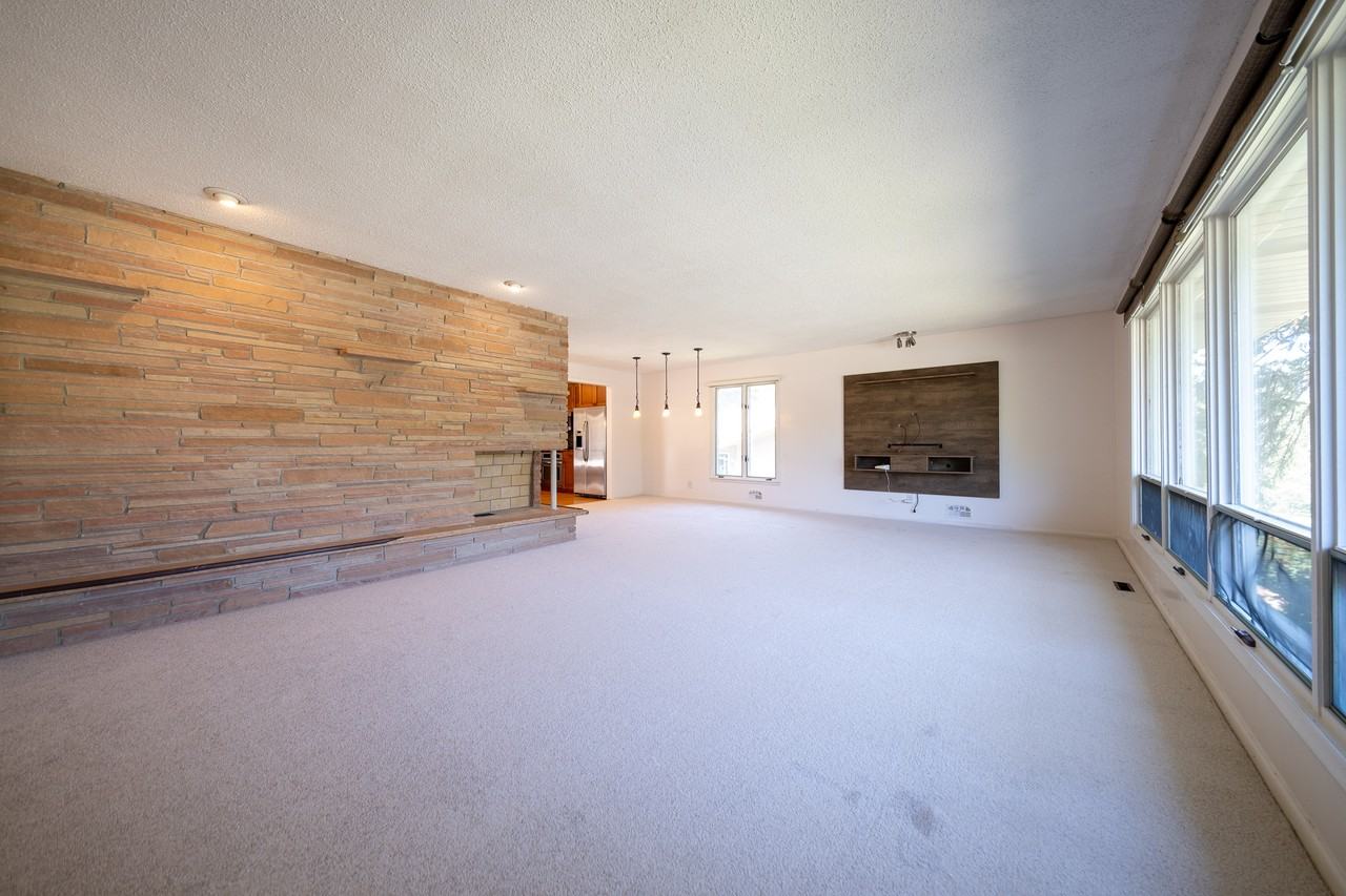 6624 Southcrest Dr - Photo 3 of 33