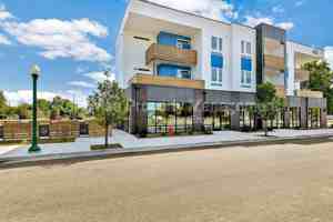 featured image of 385 E 42nd St #212