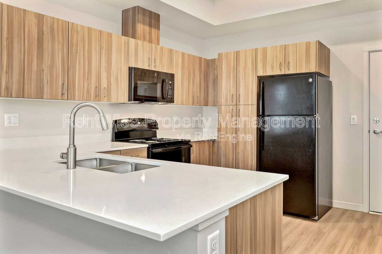 385 E 42nd St #212 - Photo 6 of 23