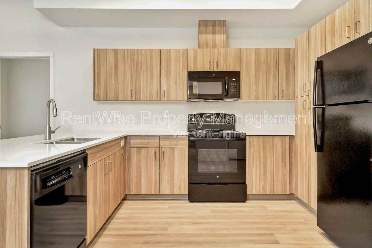 385 E 42nd St #212 - Photo 7 of 23