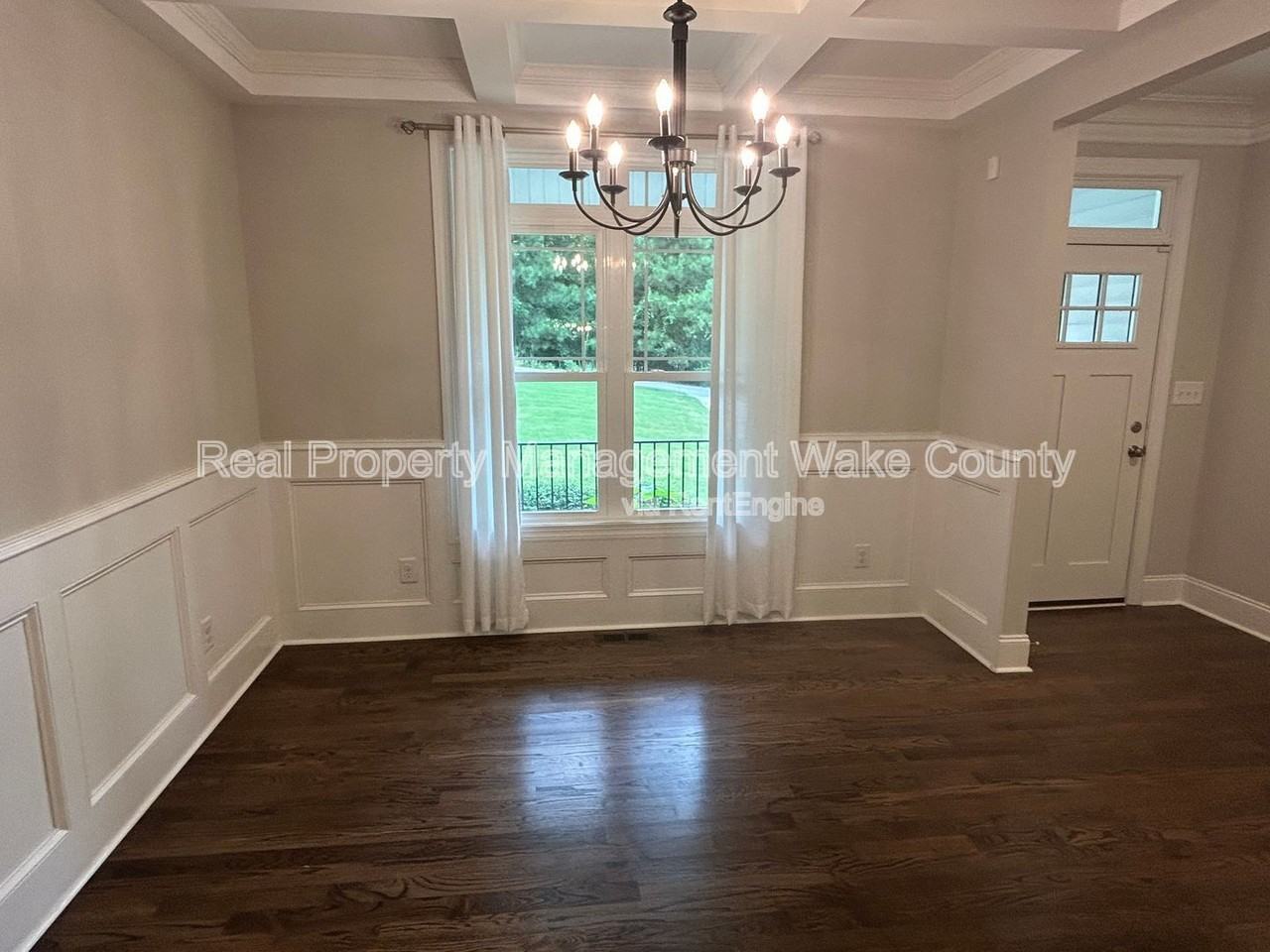 5412 Robbins Dr - Photo 4 of 45