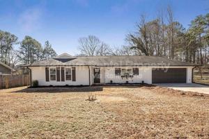 featured image of 212 Fernbank St