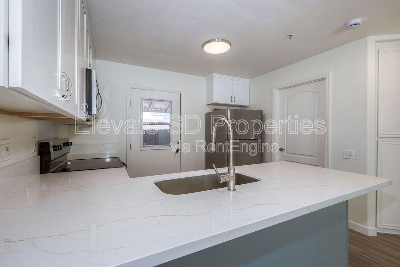 9430 Winter Gardens Blvd #11 - Photo 5 of 19