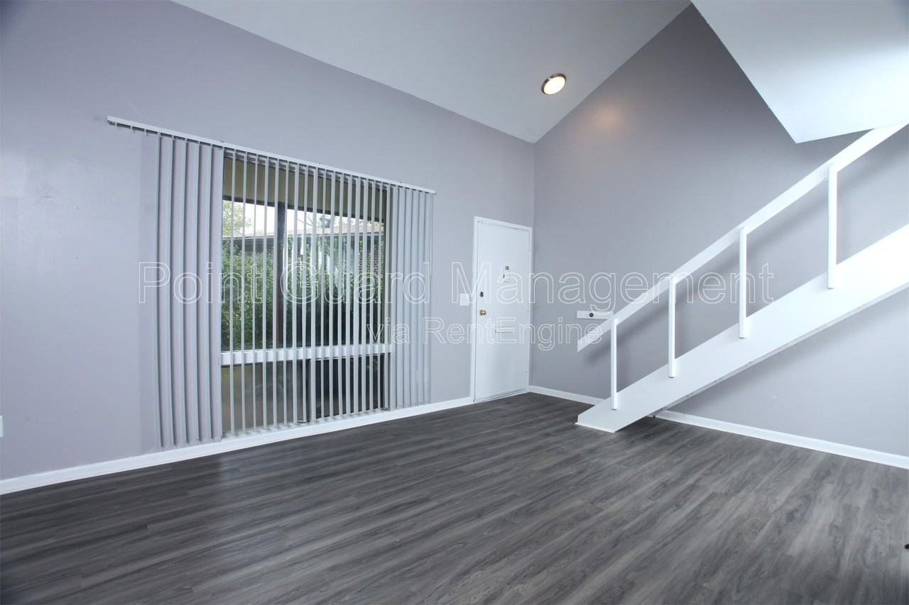 1710 N Harvard Ave #3