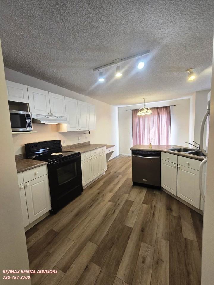 13108 35 St Nw - Photo 3 of 24