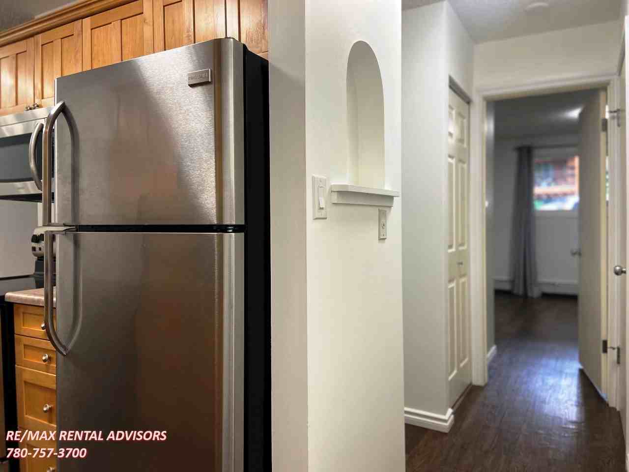 10420 93 Street NW - Photo 5 of 14