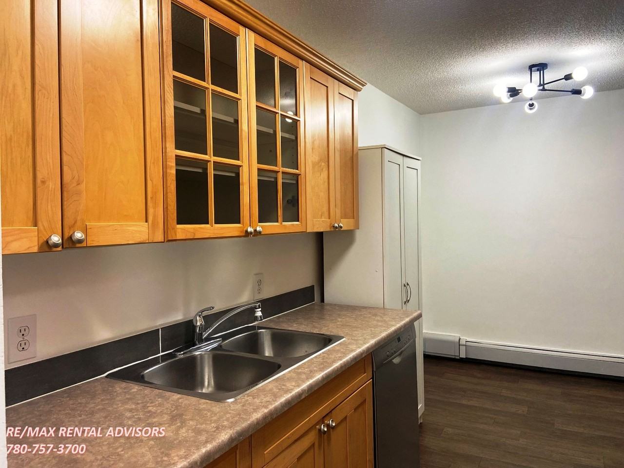 10420 93 Street NW - Photo 6 of 14