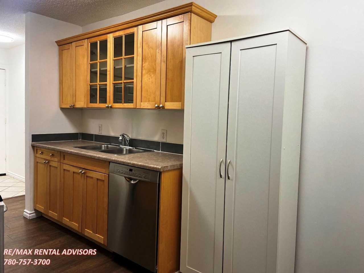 10420 93 Street NW - Photo 7 of 14