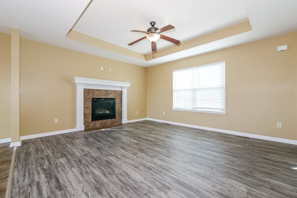 704 Fall Creek Cir - Photo 5 of 17