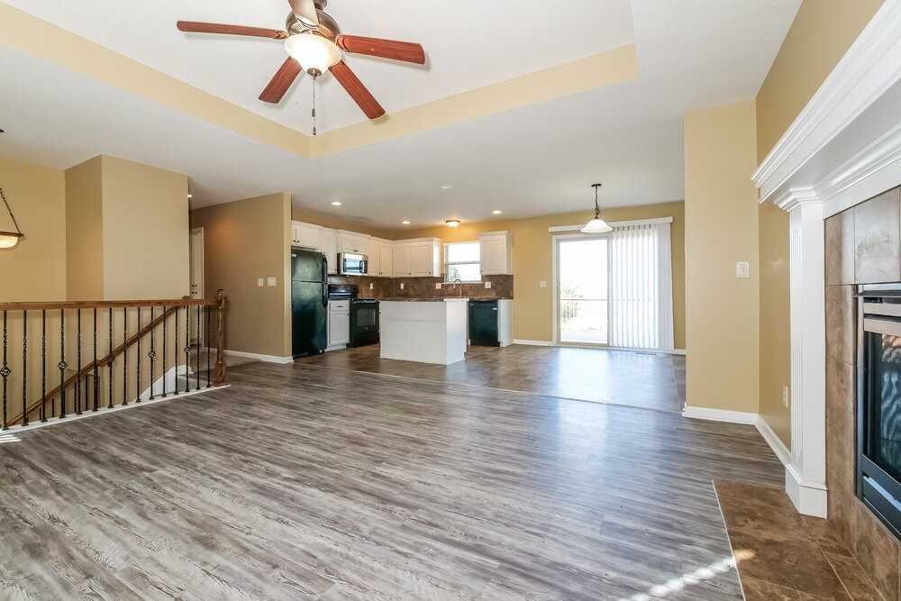 704 Fall Creek Cir - Photo 7 of 17