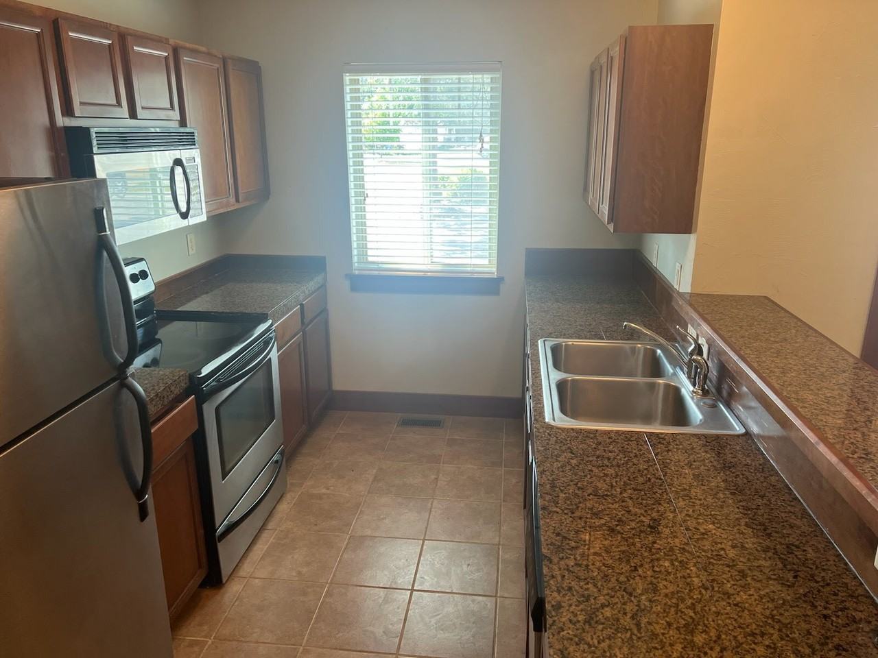 734 S 23rd Ave - Photo 5 of 10